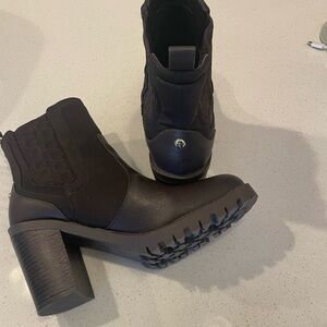 Guess faux leather boots